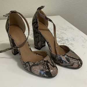 Closed toe sandals classy nude